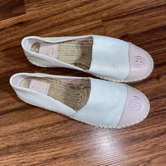 TORY Burch flats- like new - Picture 4 of 6